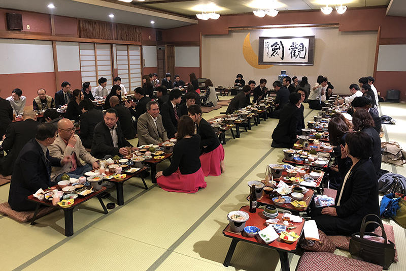 設立記念懇親会_毎年全員が参加します